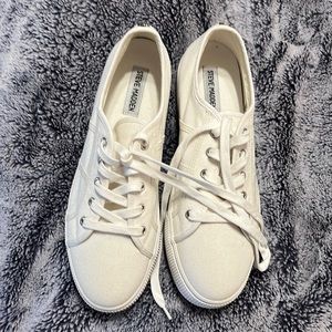 Steve Madden NWOT white platform sneaker